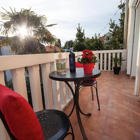 Apartment By The Sea - 13498